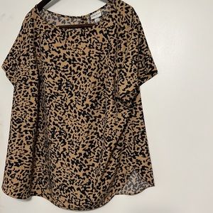 Ava & Viv Leopard Print Button Back Short Sleeve Blouse